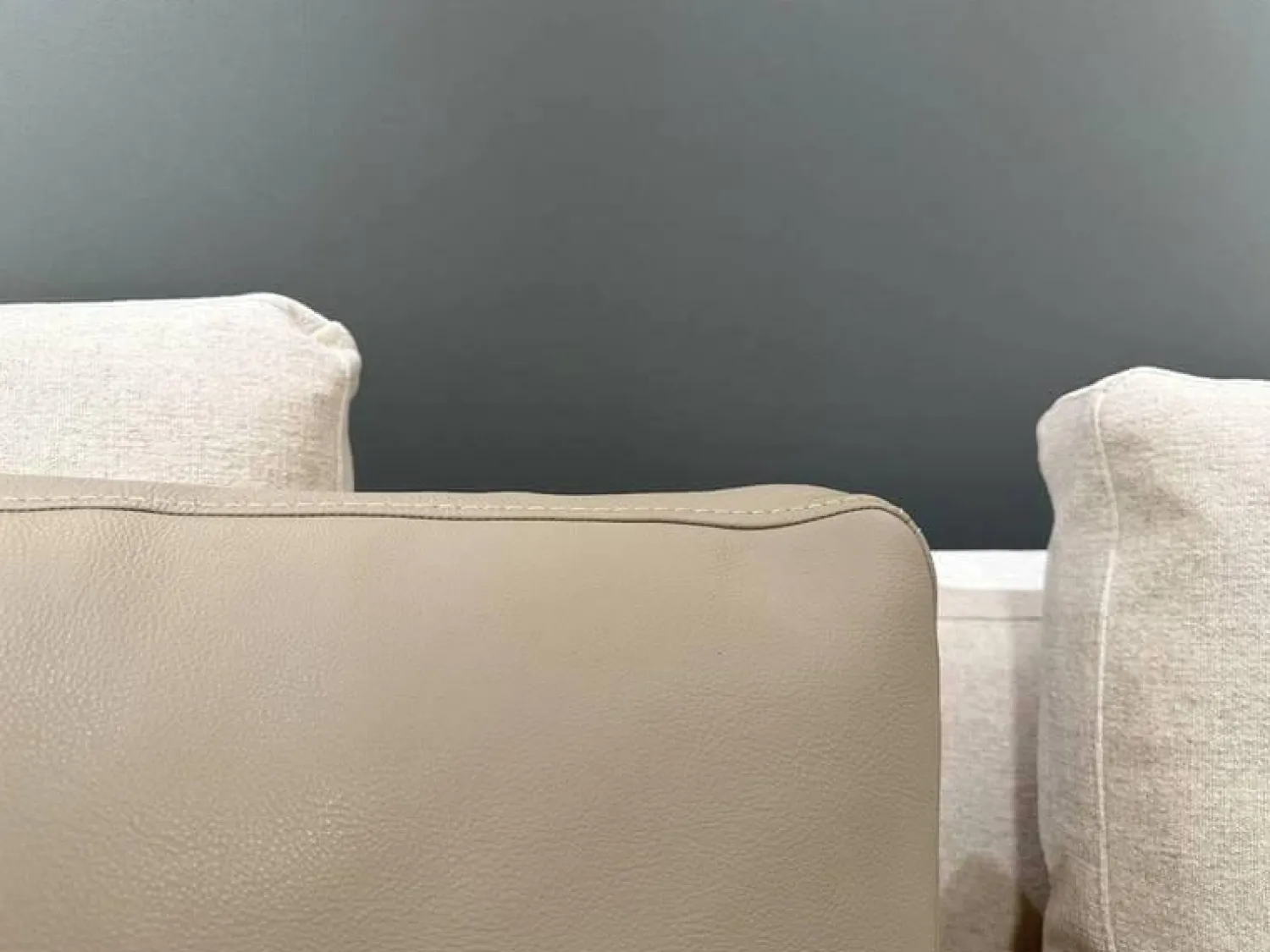 Frigerio Ecksofas|Ecksofa Horizon Stoff Nebraska 18 Beige Leder Sienna 5005 Beige Füße Metall Inklusive Kissen