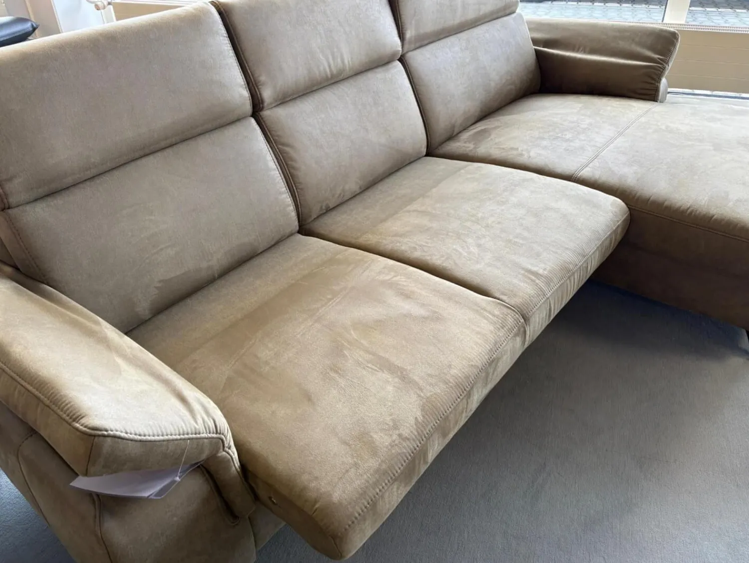 Polsteria Ecksofas|Ecksofa Lava Stoff Mikrofaser Gringo Olive Grün Grau Fuß Schwarz Mit Armteilverstellung Kopfteilverstellung Und Elektrisch Verstellbarer Sitzvorzug