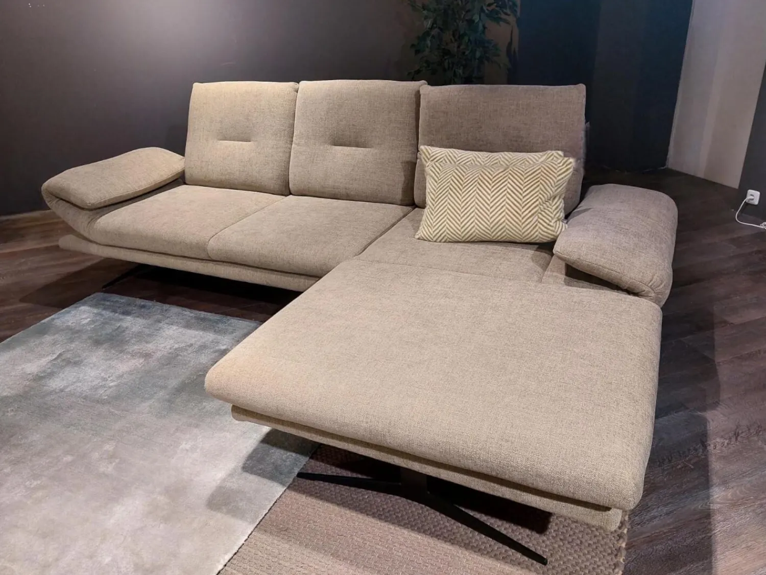 Global Ecksofas|Ecksofa Lucero Stoff Bernando Oliv Grau Metallkufe Schwarz