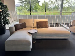 Weibelweibel Ecksofas|Ecksofa Marlo Stoff Gioia Seidengrau Holzfüße Buche Mit Drehsitz Und Beistelltisch Ava Platte Nussbaum Massiv