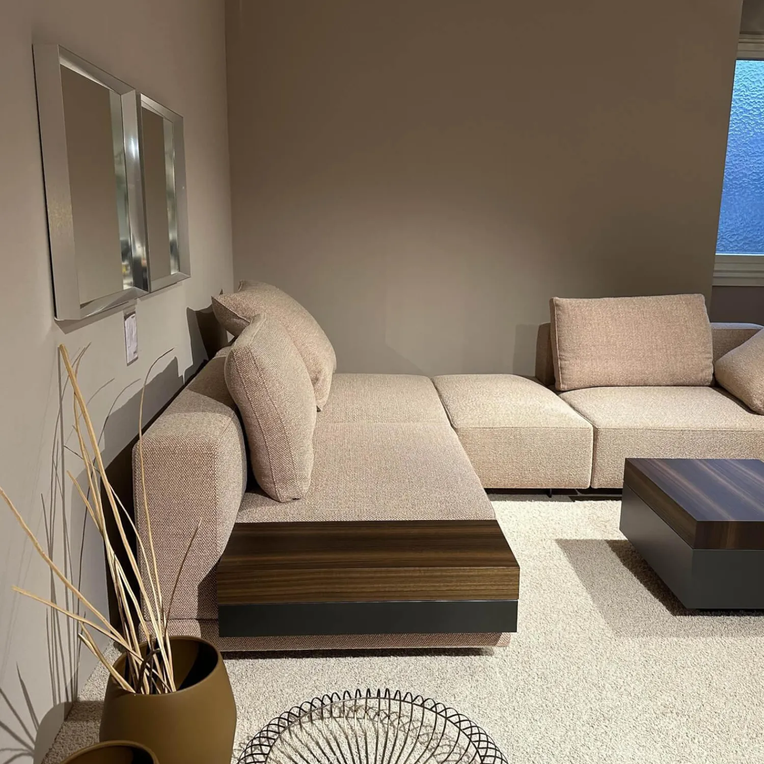 Molteni & C Wohnlandschaften|Ecksofas|Ecksofa Marteen Stoff ZF673 Rosa Untergestell Zinn mit Couchtisch