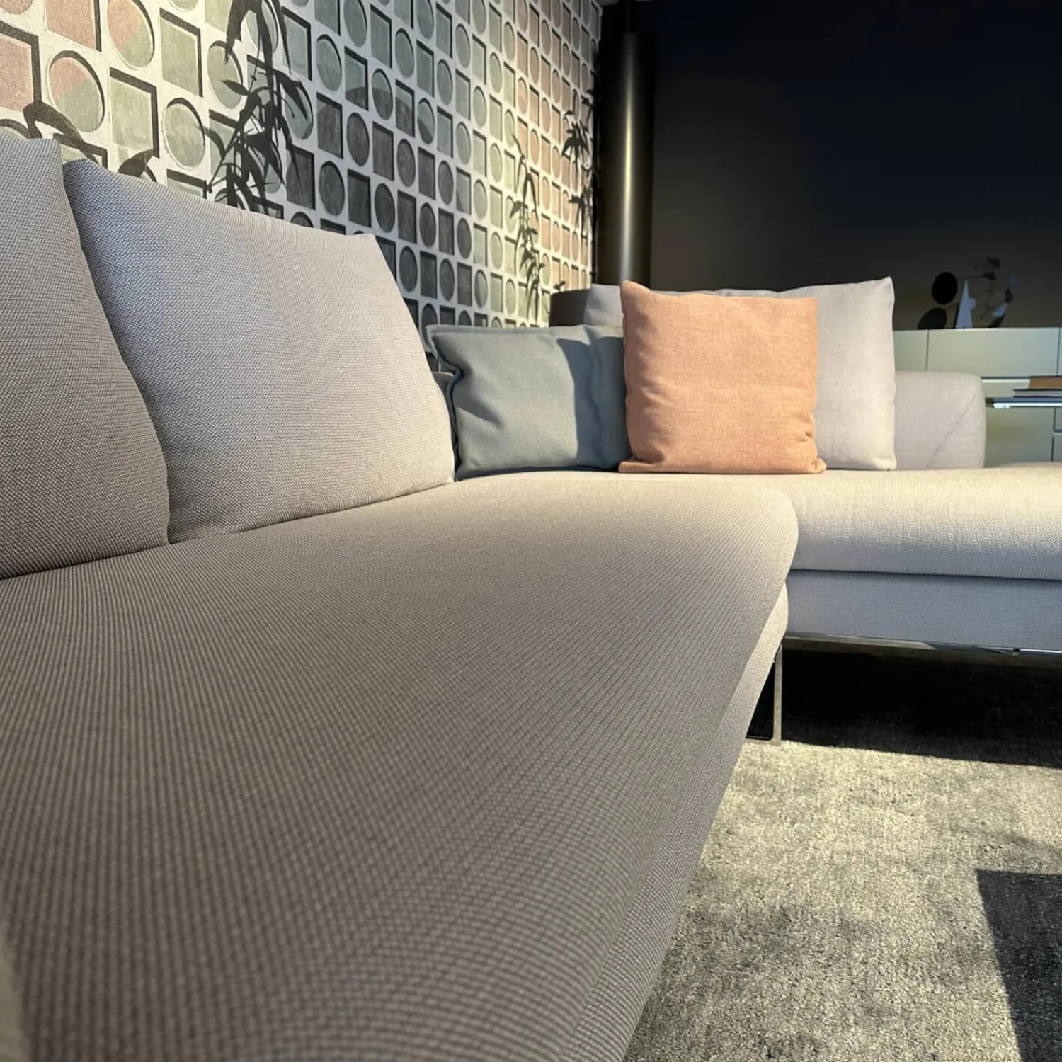 COR Ecksofas|Ecksofa Mell Lounge 48213 Stoff 10064 Chalk Grau Metallgestell Verchromt Inklusive Kissen