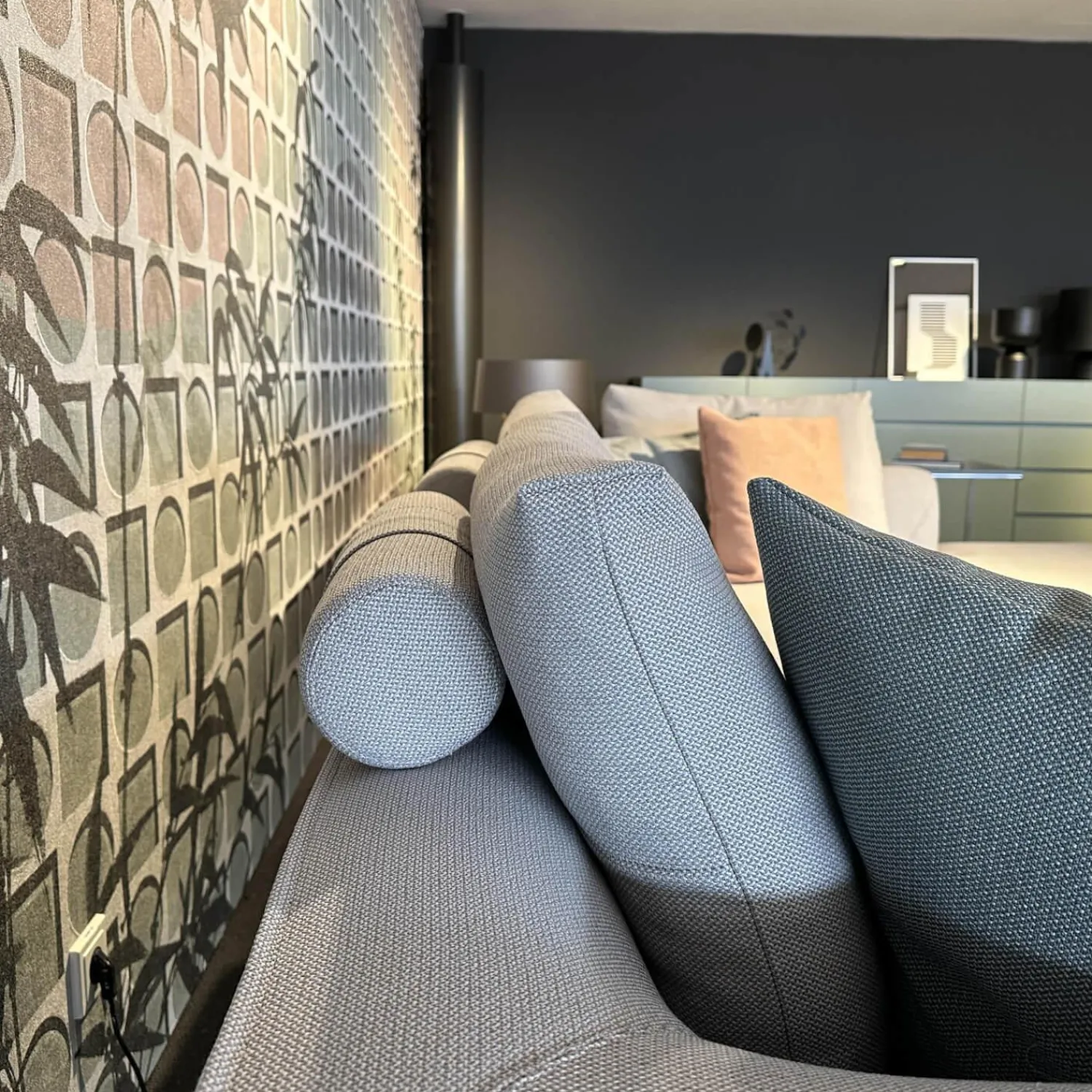 COR Ecksofas|Ecksofa Mell Lounge 48213 Stoff 10064 Chalk Grau Metallgestell Verchromt Inklusive Kissen