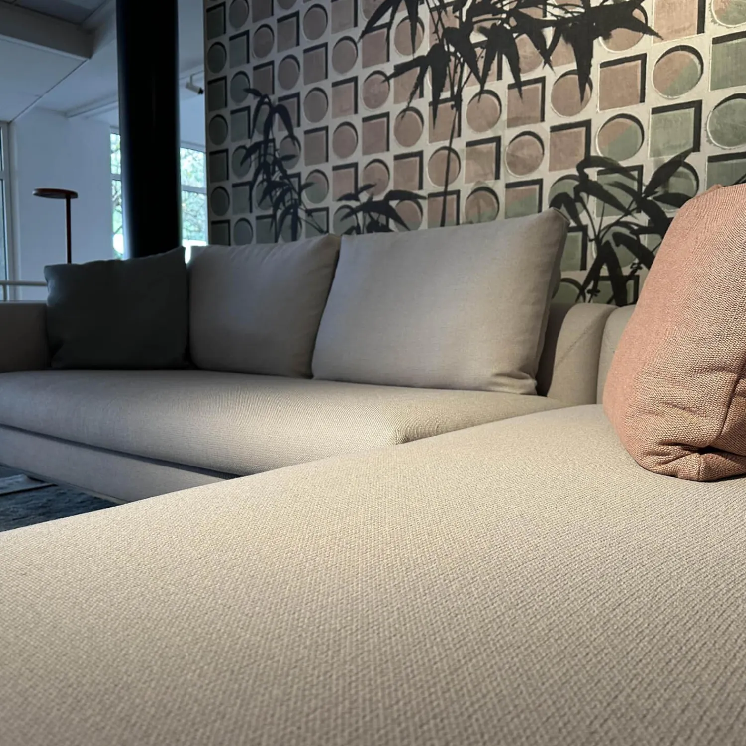 COR Ecksofas|Ecksofa Mell Lounge 48213 Stoff 10064 Chalk Grau Metallgestell Verchromt Inklusive Kissen