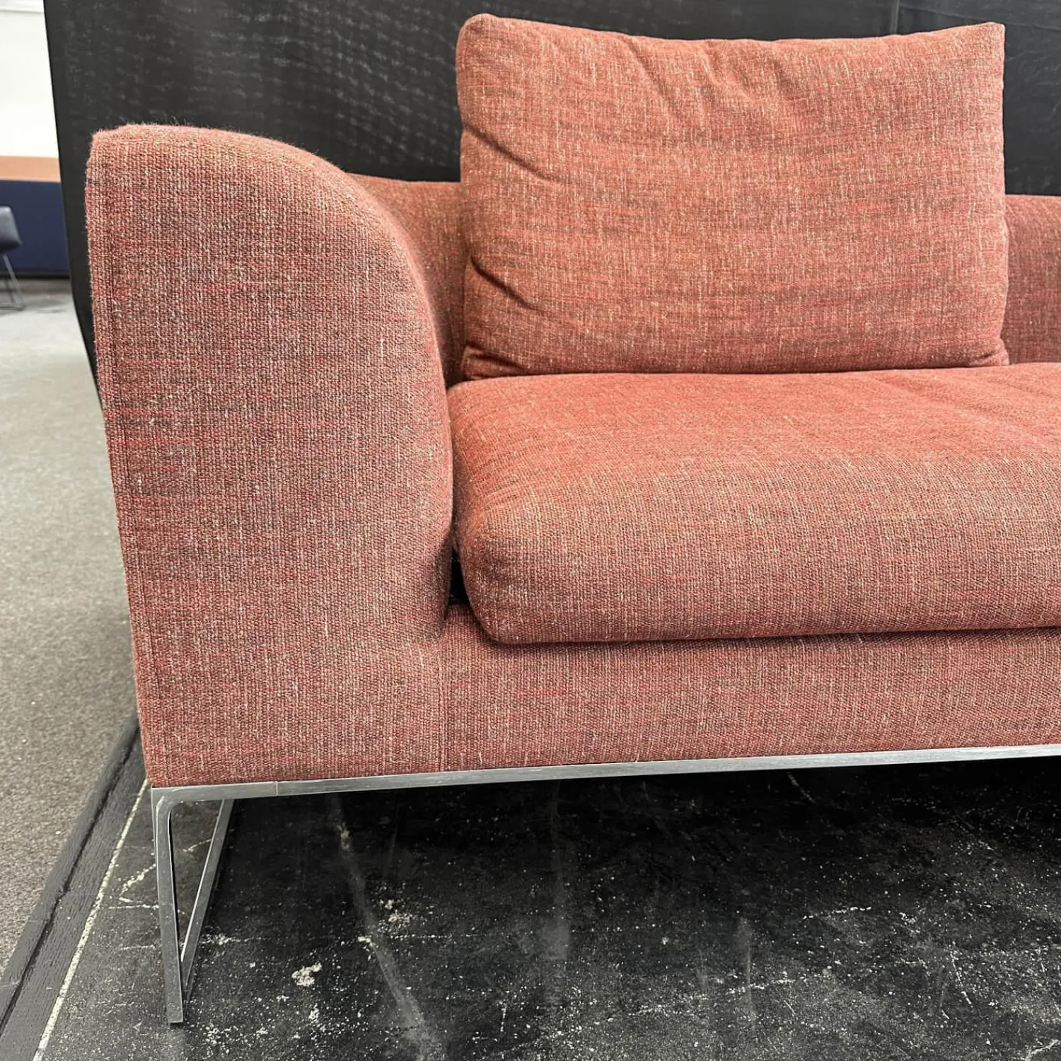 COR Ecksofas|Ecksofa Mell Lounge Stoff 9202 Dunkelrot Fußrahmen Verchromt mit 3 Rückenkissen