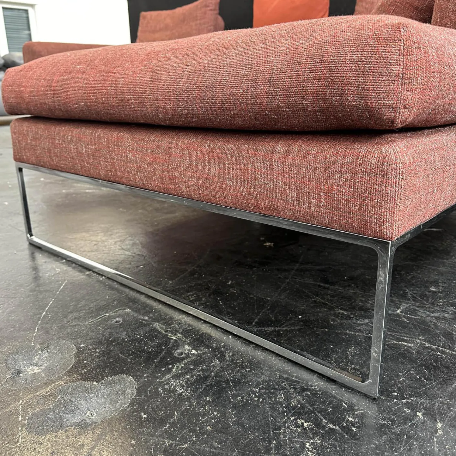 COR Ecksofas|Ecksofa Mell Lounge Stoff 9202 Dunkelrot Fußrahmen Verchromt mit 3 Rückenkissen