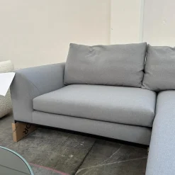 COR Ecksofas|Ecksofa Mell Lounge Stoff 7208 Steingrau Grau Fußrahmen P120 Pulverbeschichtet Schwarz