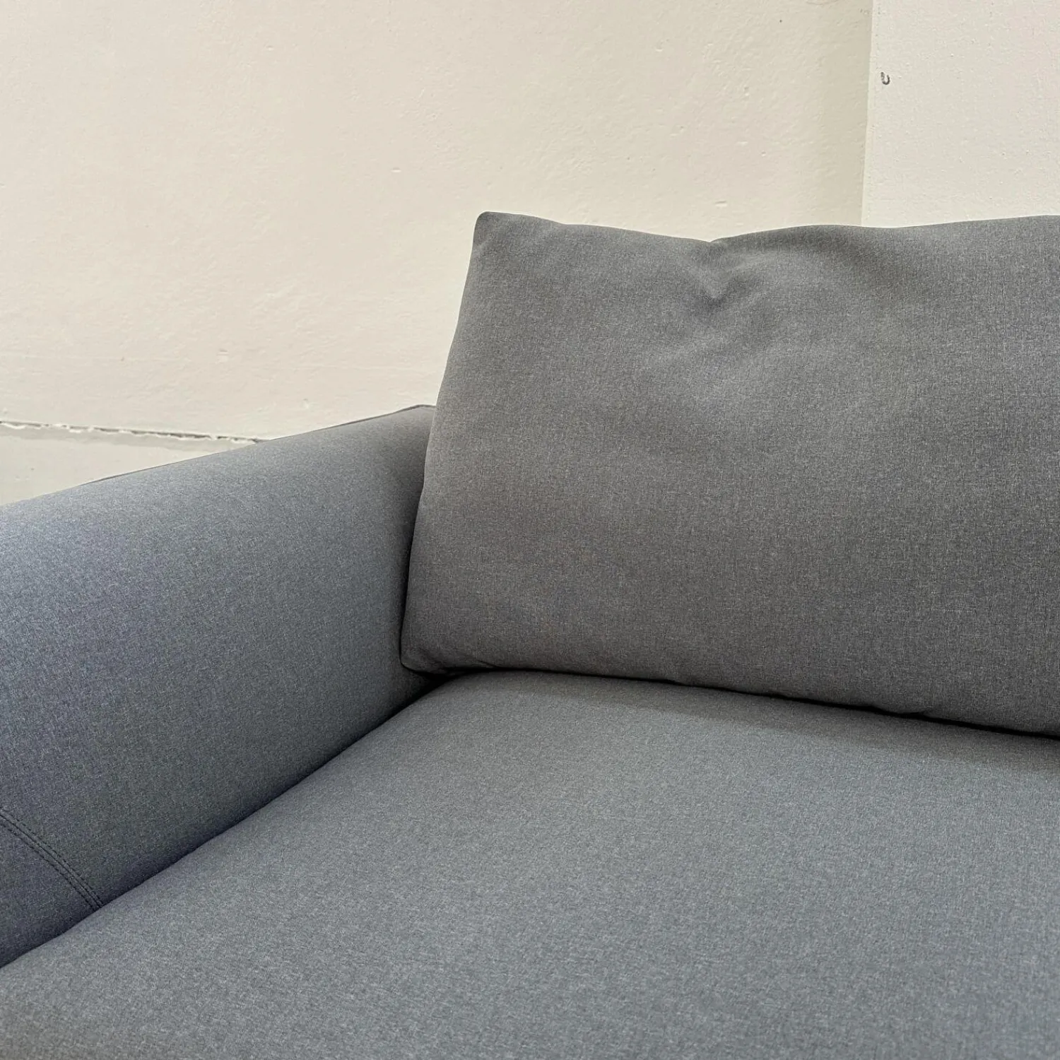 COR Ecksofas|Ecksofa Mell Lounge Stoff 7208 Steingrau Grau Fußrahmen P120 Pulverbeschichtet Schwarz