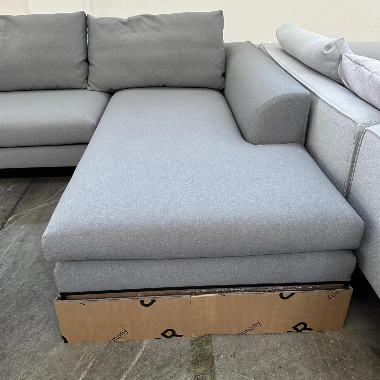 COR Ecksofas|Ecksofa Mell Lounge Stoff 7208 Steingrau Grau Fußrahmen P120 Pulverbeschichtet Schwarz