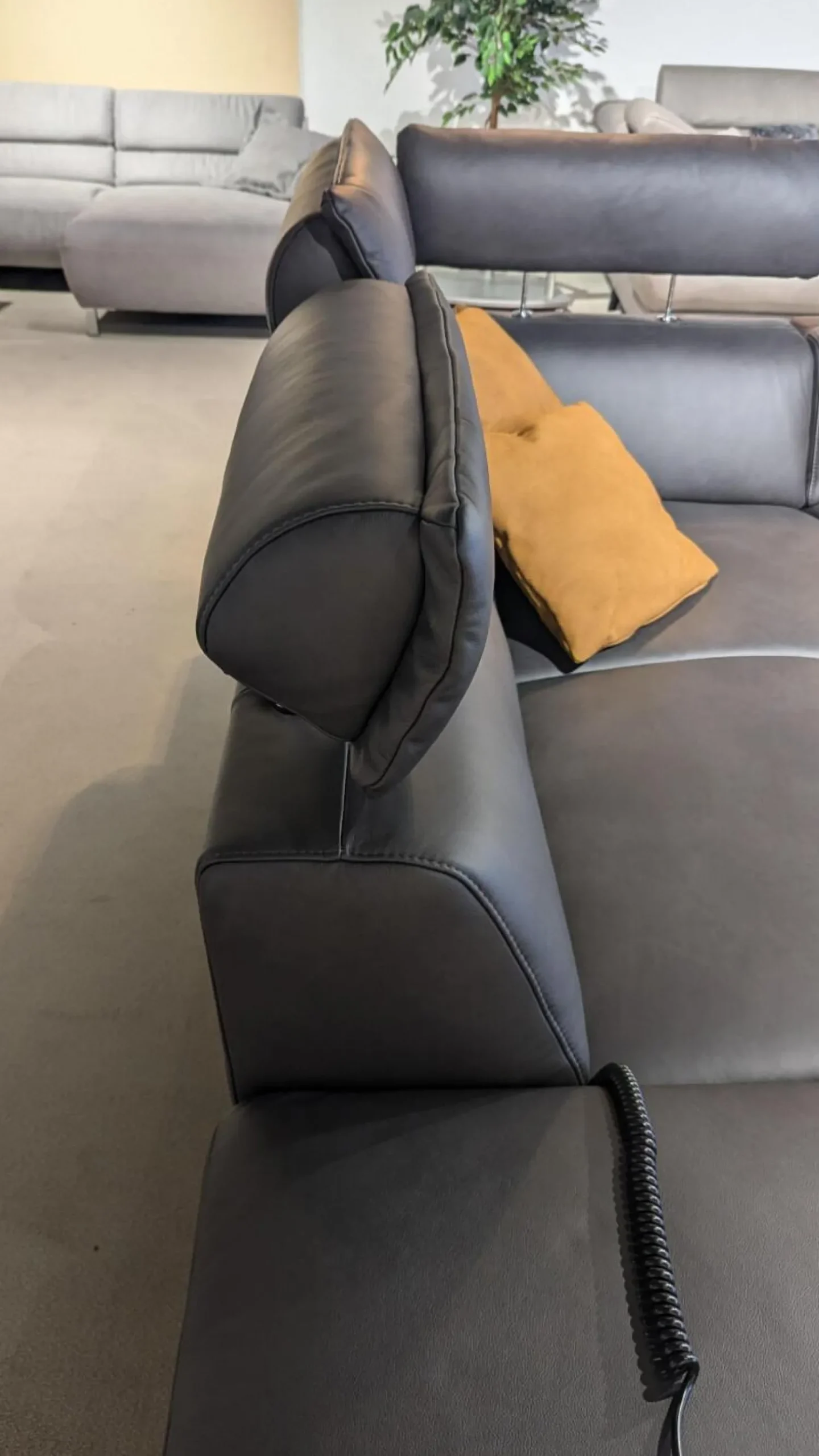 Polsteria Ecksofas|Ecksofa Milano Leder LL Evita Anthrazit Metallkufe Schwarz Matt Ohne Dekokissen