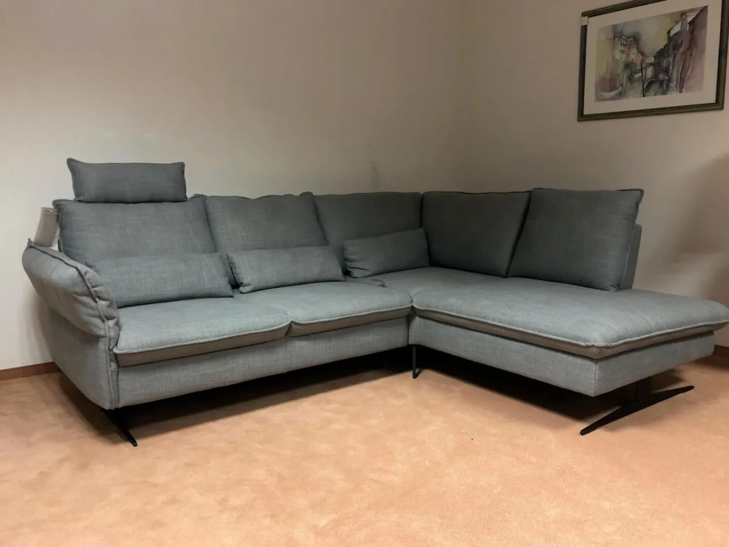 Carina Ecksofas|Ecksofa Modell 1043 Stoff Picasso Stone Grau PG 3 mit Kopfstütze und Nierenkissen