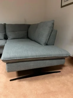 Carina Ecksofas|Ecksofa Modell 1043 Stoff Picasso Stone Grau PG 3 mit Kopfstütze und Nierenkissen