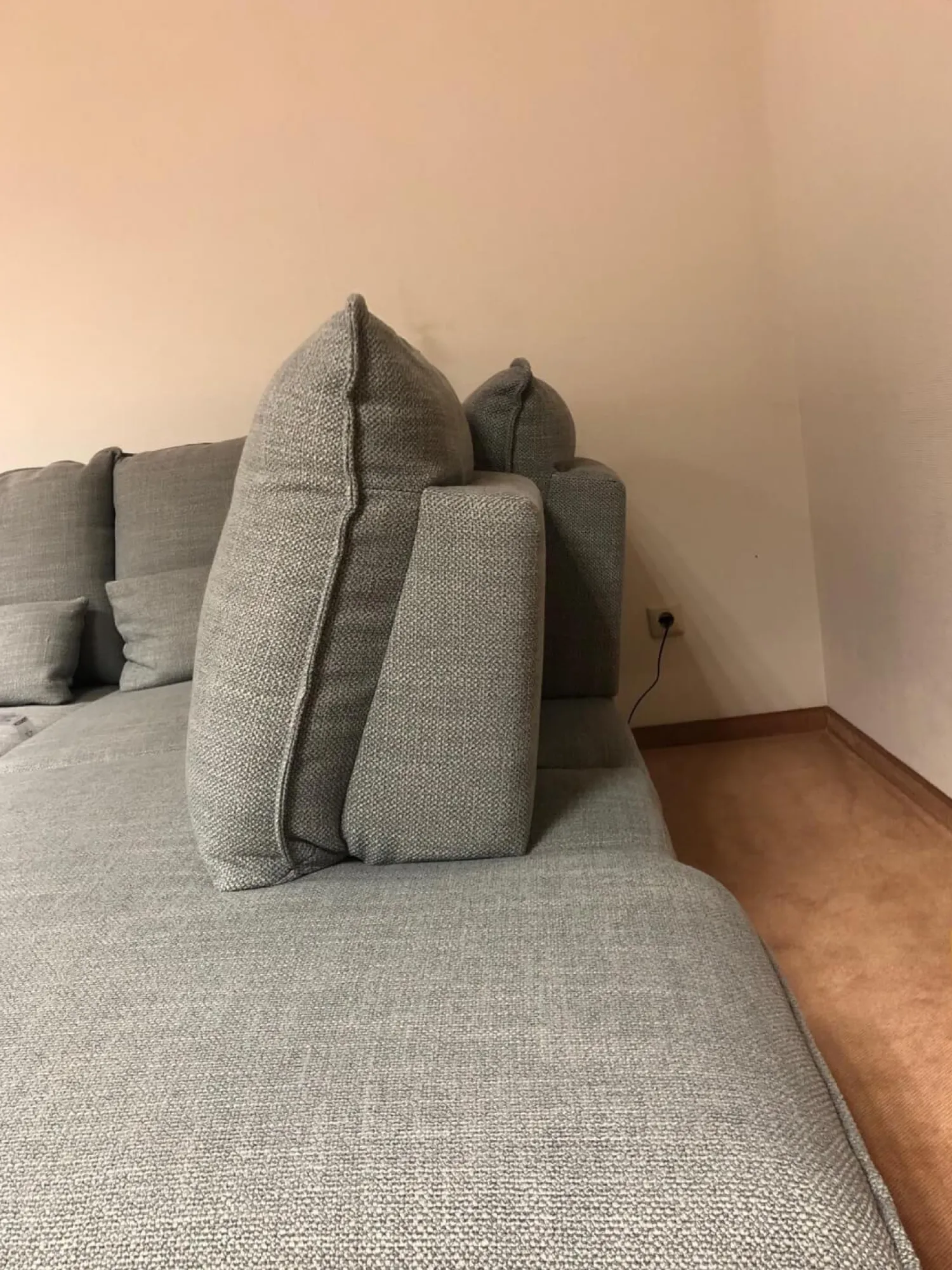 Carina Ecksofas|Ecksofa Modell 1043 Stoff Picasso Stone Grau PG 3 mit Kopfstütze und Nierenkissen