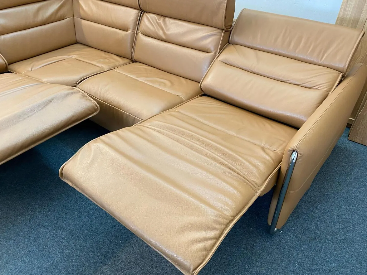 Stressless Ecksofas|Ecksofa Modell Emily iLeder Cori Farbe Caramel Metall Armlehne Chrom mit Power Funktionen