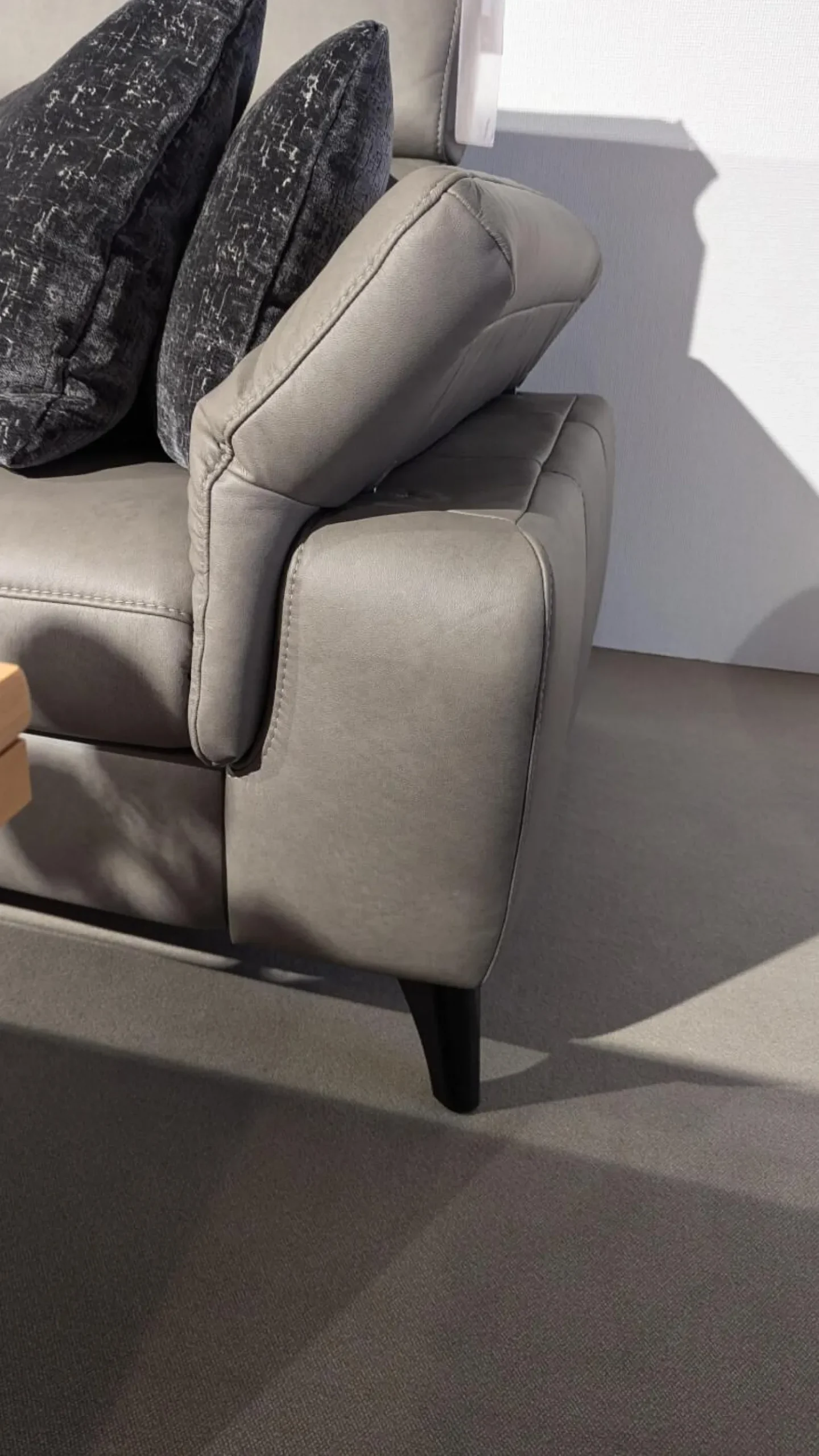 Polsteria Ecksofas|Ecksofa Motion IV Leder LL Evita Smoke Grau Metallfuß Schwarz Mit Tisch Und Kissen