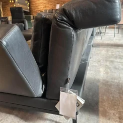 Brühl Ecksofas|Ecksofa Moule Medium Leder 5669 0010 Schwarz Fuß Kufe Schwarz Pulverbeschichtet Mit Kissen