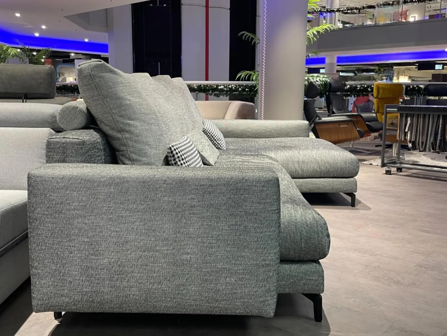 Rolf Benz Ecksofas|Ecksofa Nuvola Stoff 17 100 Dunkel Schwarz Weiß Gemustert Aluminiumgußfuß Lackiert RAL9017 Verkehrsschwarz Schwarz