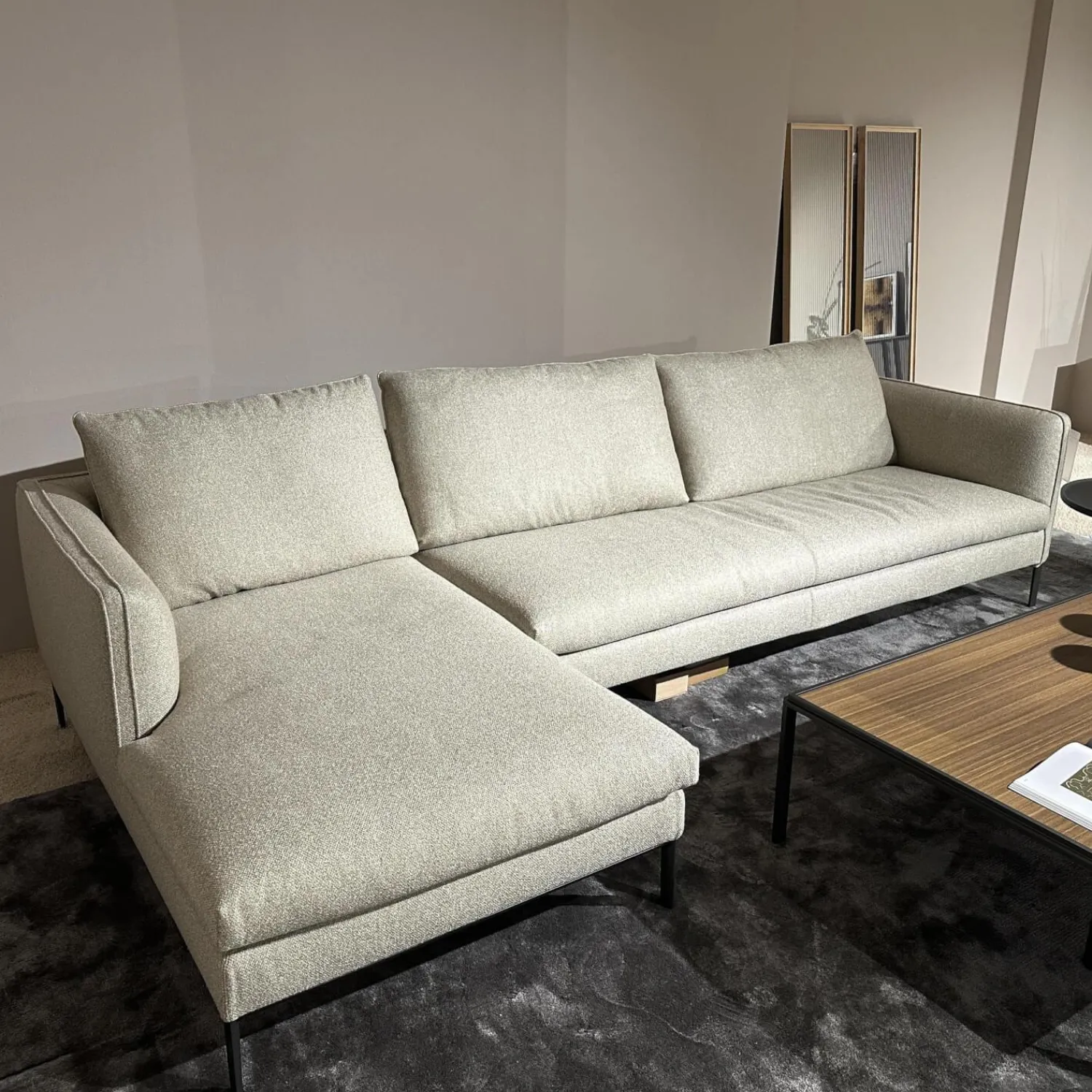 Molteni & C Ecksofas|Ecksofa Paul Stoff KH520 Kiwi Grau Grün Gestell Zinnfarbig