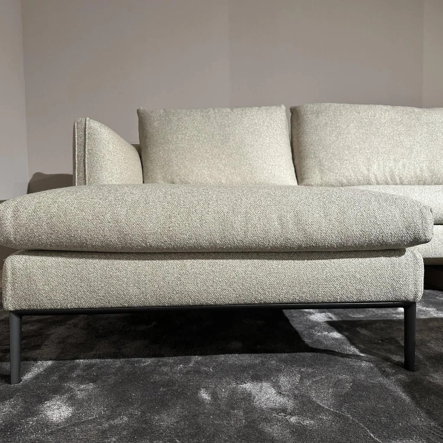 Molteni & C Ecksofas|Ecksofa Paul Stoff KH520 Kiwi Grau Grün Gestell Zinnfarbig