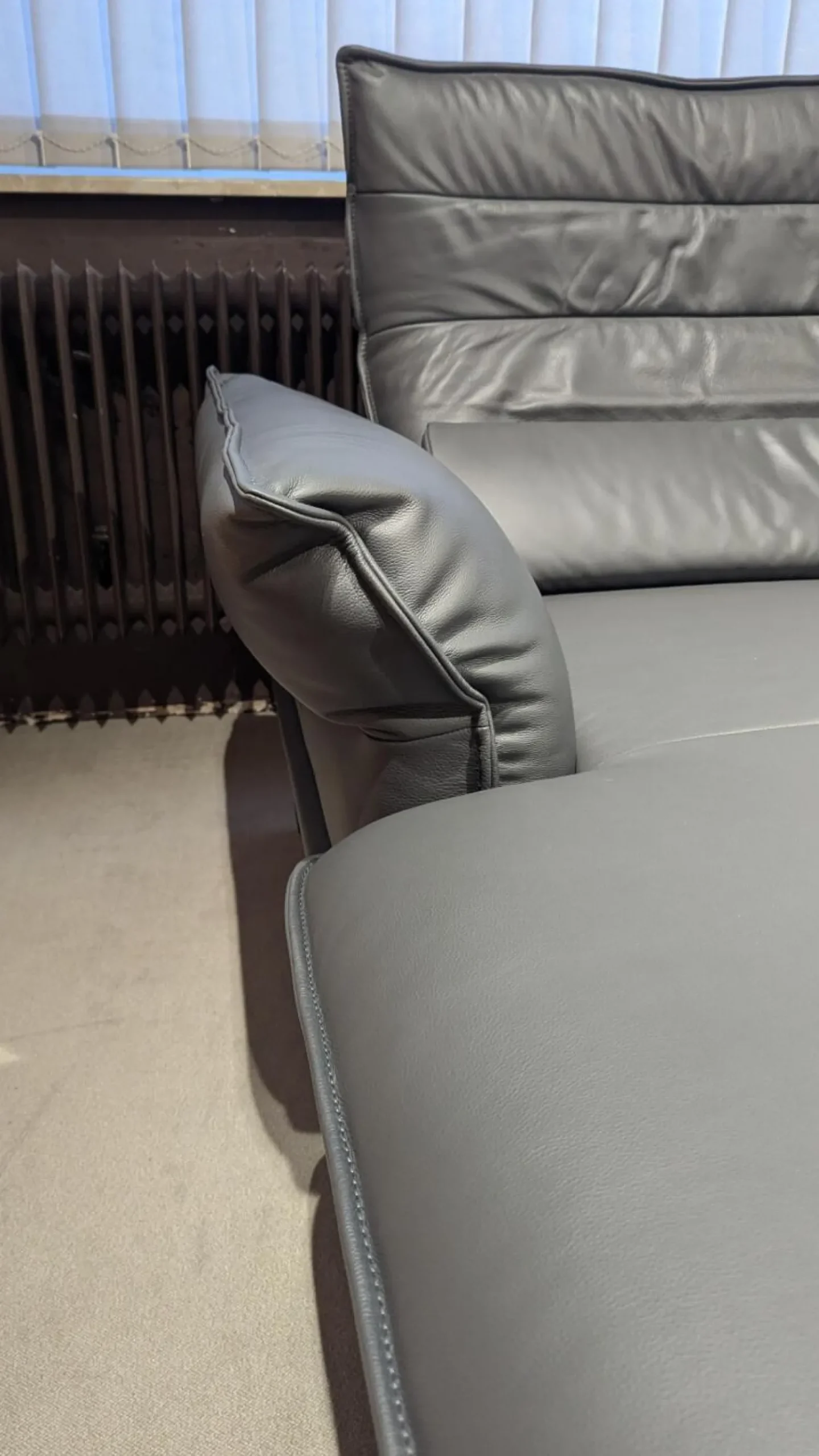 Candy Ecksofas|Ecksofa Peimann Leder Mercury Fango Grau Metallkufen Schwarz Matt