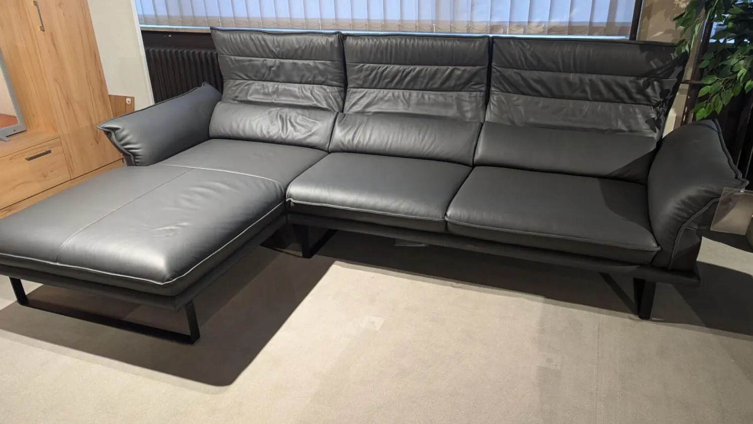 Candy Ecksofas|Ecksofa Peimann Leder Mercury Fango Grau Metallkufen Schwarz Matt