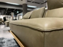 Koinor Ecksofas|Ecksofa Phoenix Leder B Toro Cactus Grün Plateau Wildeiche Furniert Gestell Aluminium Schwertkufe