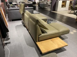 Koinor Ecksofas|Ecksofa Phoenix Leder B Toro Cactus Grün Plateau Wildeiche Furniert Gestell Aluminium Schwertkufe