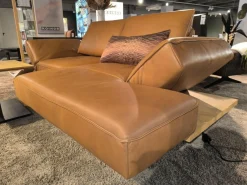Koinor Ecksofas|Ecksofa Phoenix VZ Leder B Toro Whiskey Braun Plateau Wildeiche Natur Furniert Geölt Kufe Aluminium Schwarz Matt