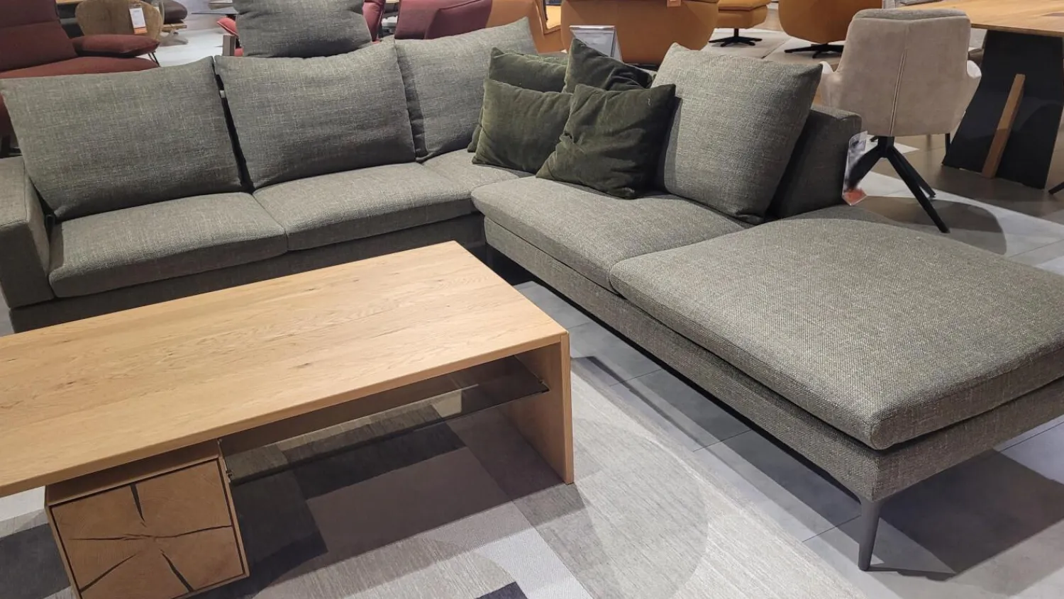 Jori Ecksofas|Ecksofa Tigra Landscape JR 2226 Stoff Siena C0006 Grau Grün Eckfuß Metall Schwarz Lackiert Mit Verstellbarer Armlehne