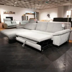 Carina Ecksofas|Ecksofa Viva 246 Stoff Famous Frost Grey Grau Metallfuß 865 Schwarz Matt Inklusive Kopfstütze