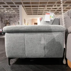 Carina Ecksofas|Ecksofa Viva 246 Stoff Famous Frost Grey Grau Metallfuß 865 Schwarz Matt Inklusive Kopfstütze