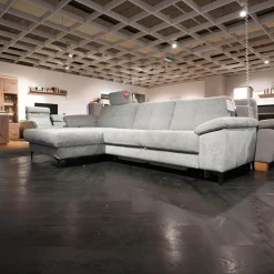 Carina Ecksofas|Ecksofa Viva 246 Stoff Famous Frost Grey Grau Metallfuß 865 Schwarz Matt Inklusive Kopfstütze