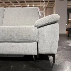 Carina Ecksofas|Ecksofa Viva 246 Stoff Famous Frost Grey Grau Metallfuß 865 Schwarz Matt Inklusive Kopfstütze