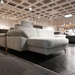 Carina Ecksofas|Ecksofa Viva 246 Stoff Famous Frost Grey Grau Metallfuß 865 Schwarz Matt Inklusive Kopfstütze