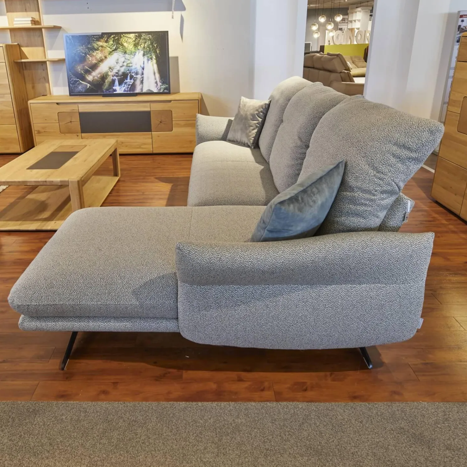 W. Schillig Ecksofas|Ecksofa Willoow Bezug Stoff Silver Grey 01022 Metallkufe Schwarz FT9 M99 Inklusive Sitztiefenverstellung Und 2 Kissen