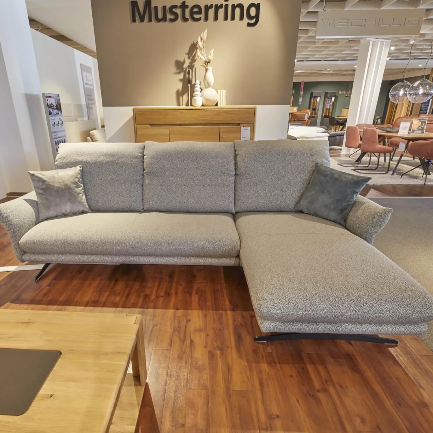 W. Schillig Ecksofas|Ecksofa Willoow Bezug Stoff Silver Grey 01022 Metallkufe Schwarz FT9 M99 Inklusive Sitztiefenverstellung Und 2 Kissen