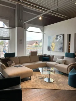Activineo Ecksofas|Wohnlandschaften|Ecksofa Wohnlandschaft Barcley Stoff City IV 84 Clay Grau Metallfüße Schwarz Mit Klappbarer Armlehne