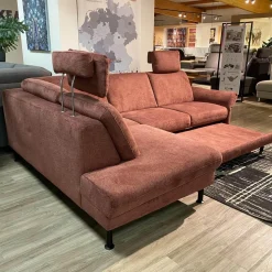 Zehdenick Ecksofas|Ecksofa ZE EM20010 Stoff Cyber Barolo Rot Füße Aluminium Schwarz Pulverbeschichtet Inklusive 2 Kopfstützen