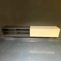 Piure Kommoden & Sideboards|Edit Sideboard Hängend Mattlack Links Graphite Rechts Light Grey Grau