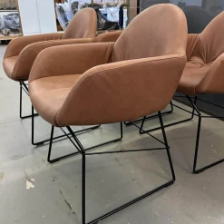 Scholtissek Stuhlsets|4er Set Armlehnenstuhl Step Leder 2 13 Cognac Braun Gestell Stahl Schwarz Pulverbeschichtet