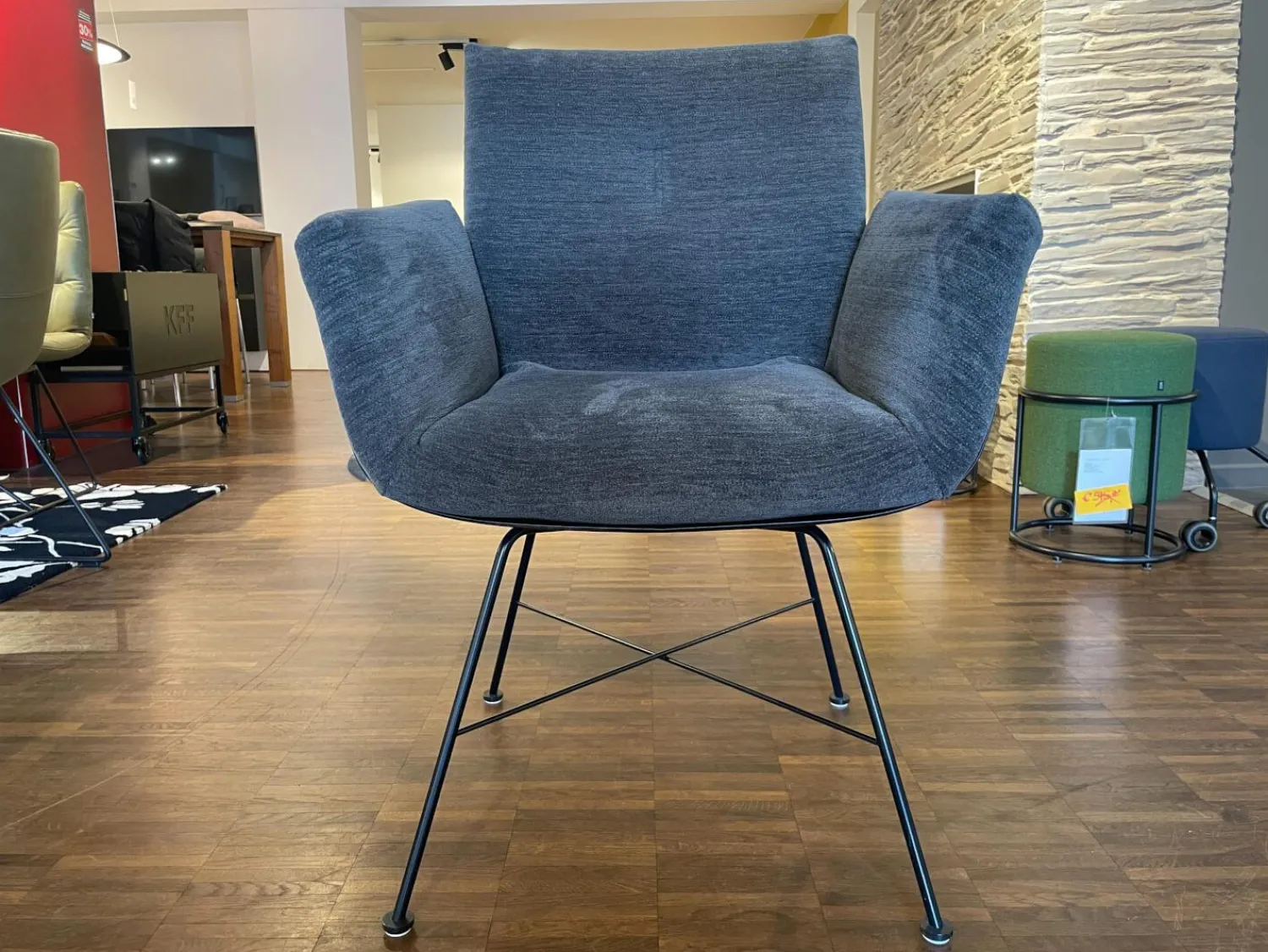 COR Stuhlsets|4er Set Armlehnstuhl Alvo Schale Schwarz Stoff 8145 Dunkelgrau Drahtgestell 4 Fuß Schwarz