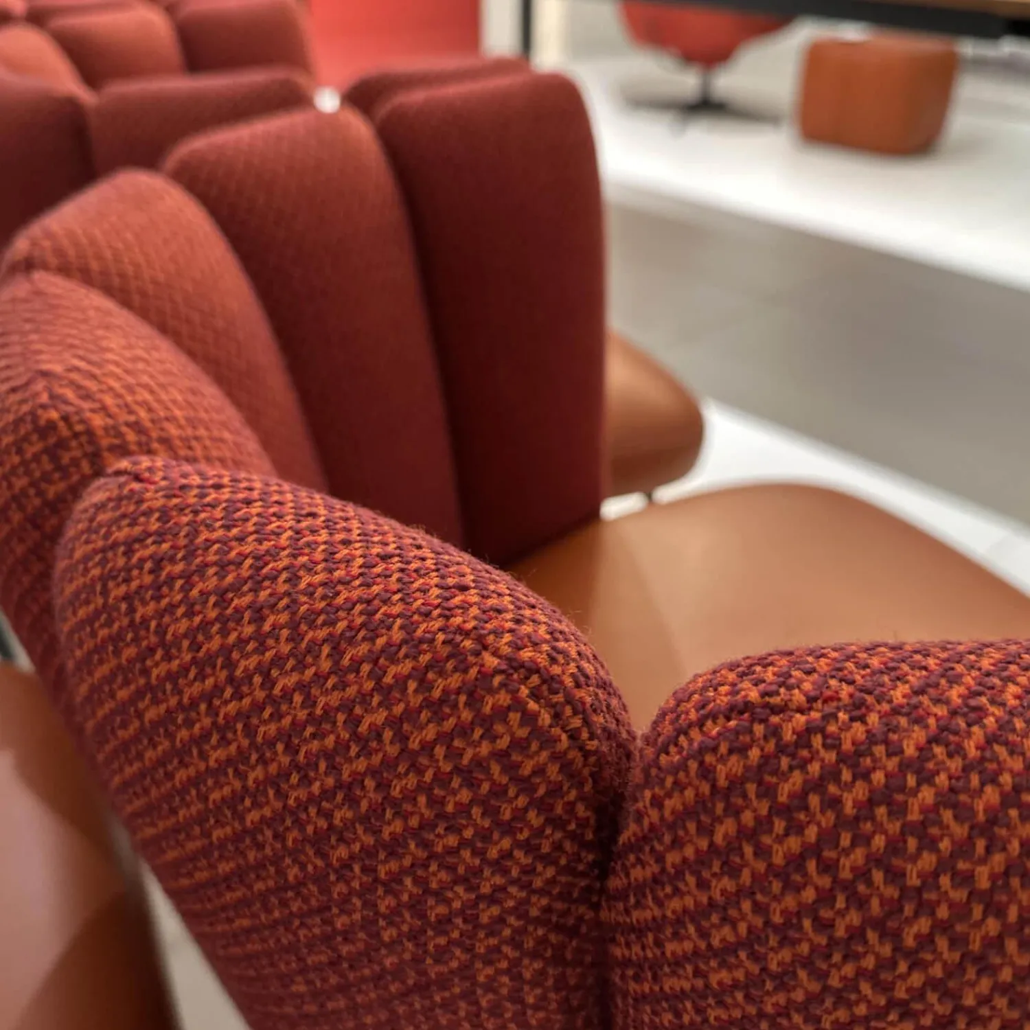 KFF Stuhlsets|6er Set Armlehnstuhl Gaia Rücken Stoff Rohi Cleo Lampion Rot Orange Sitz Leder Sauvage Terracotta Rot Gestell Schwarz