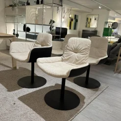 Freifrau Stuhlsets|4er Set Armlehnstuhl Leya Innen Stoff Maple 212 Beige Außen Leder Orient 20001 Ebony Schwarz Gestell Metall Schwarz Pulverbeschichtet