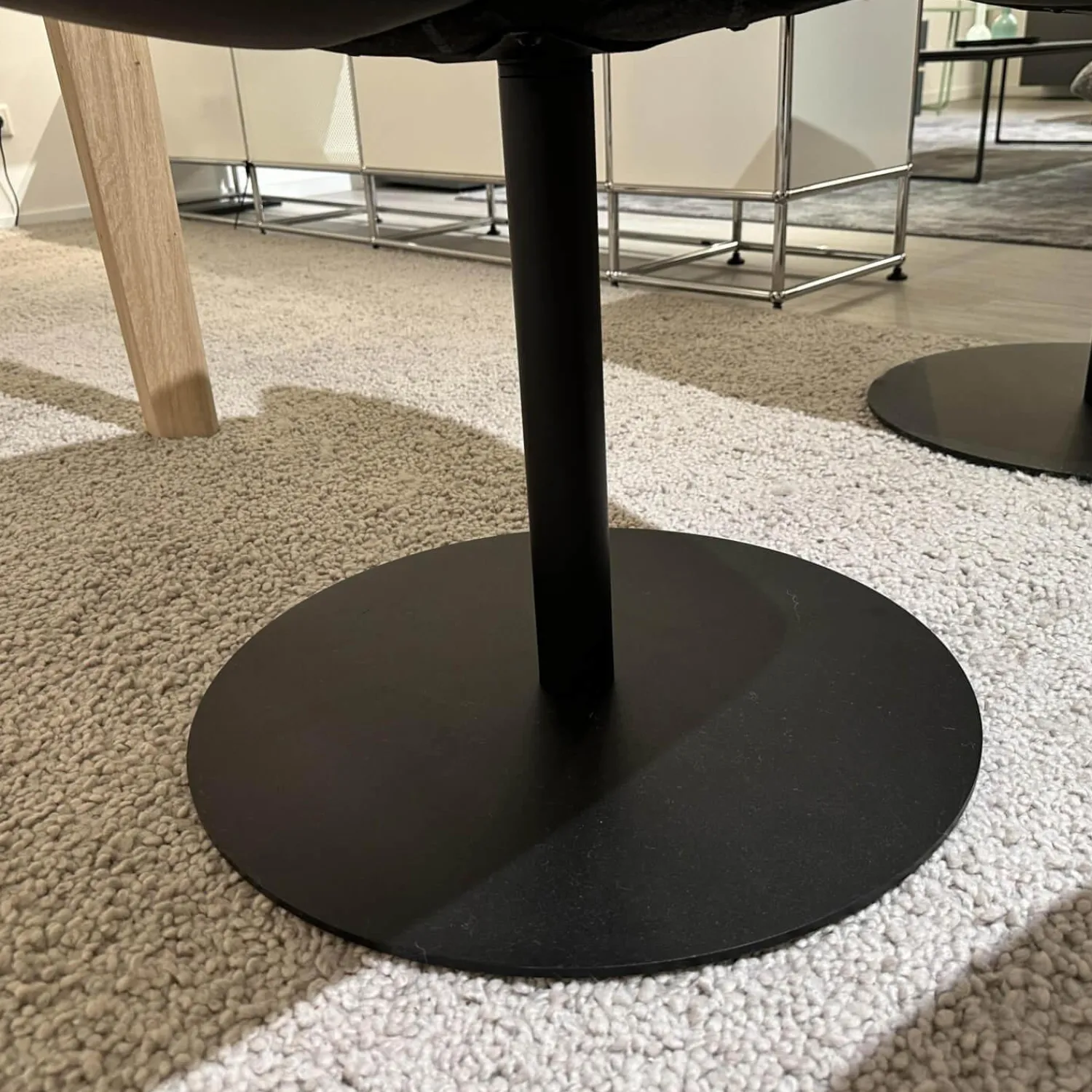 Freifrau Stuhlsets|4er Set Armlehnstuhl Leya Innen Stoff Maple 212 Beige Außen Leder Orient 20001 Ebony Schwarz Gestell Metall Schwarz Pulverbeschichtet