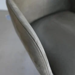 Riva1920 Stuhlsets|2er Set Armlehnstuhl Materia Soft Leder Nabuk Nubuk 104 Salvia Grau Aluminiumgestell Base Irondust Schwarz Drehbar