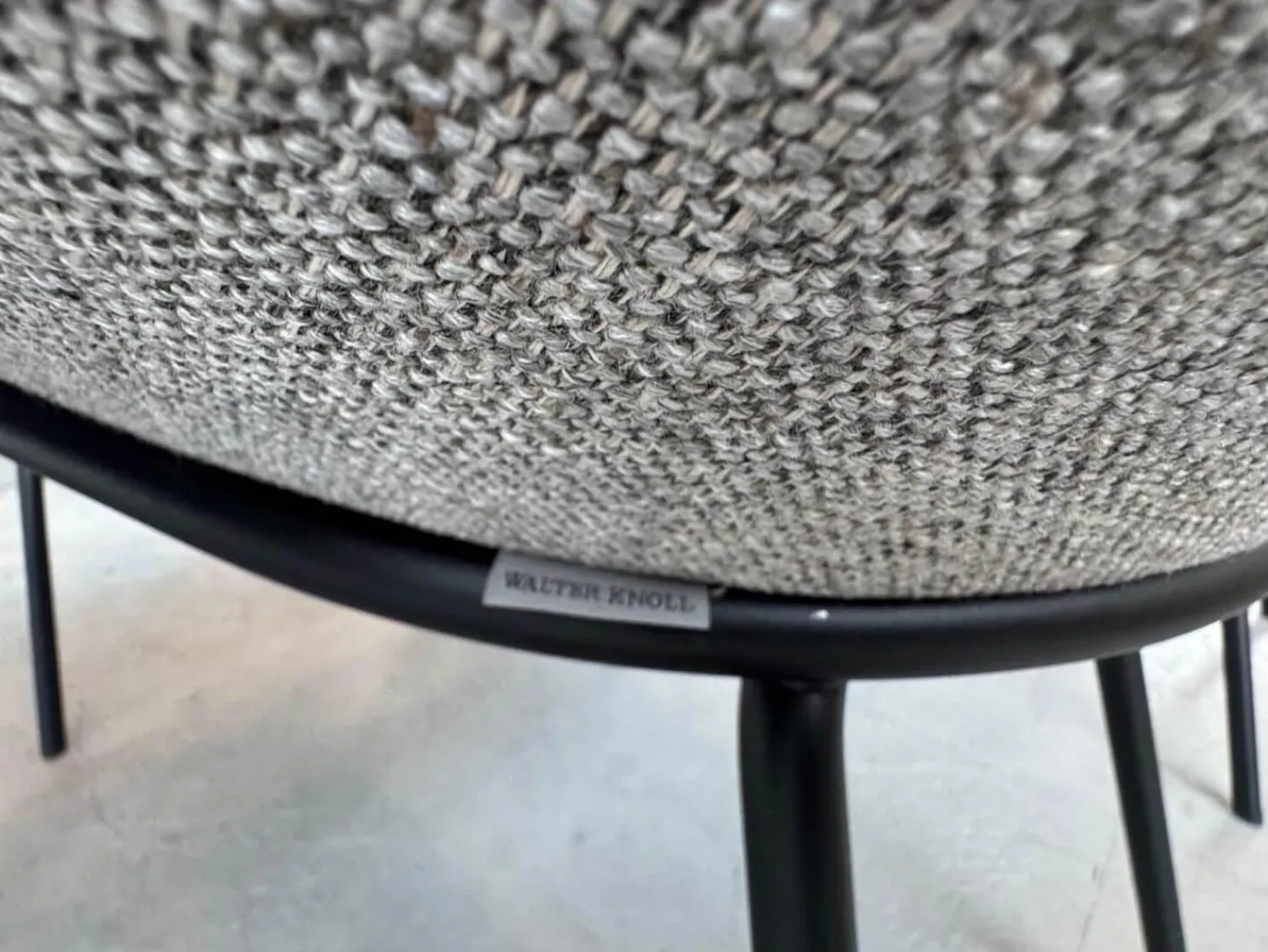 Walter Knoll Stuhlsets|6er Set Armlehnstuhl Sheru 1435 Stoff Togba 7854 Pebble Grau Gestell Metall Pulverbeschichtet Schwarz Matt Mit Gleitern