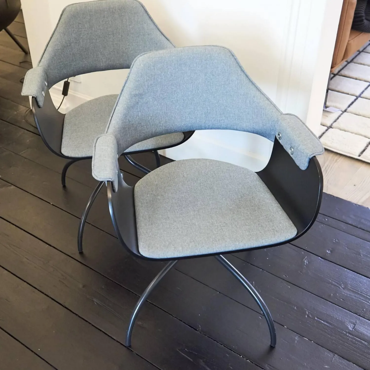 BD Barcelona Stuhlsets|2er Set Armlehnstuhl Showtime Mit Armauflage Sitzschale Schwarz Lackiert Matt Sitz Medley Y03 Grau Gestell Matt Schwarz Drehbar