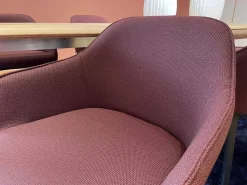 Vitra Stuhlsets|6er Set Armlehnstuhl Softshell Stoff Credo Bitter Chocolate Violett Untergestell Vierbein Basic Dark