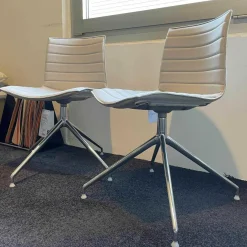 Arper Stuhlsets|2er Set Catifa 46 Stuhl Stoff Field 2 Farbe FI00123 Beige mit Drehbarem Sternfuß