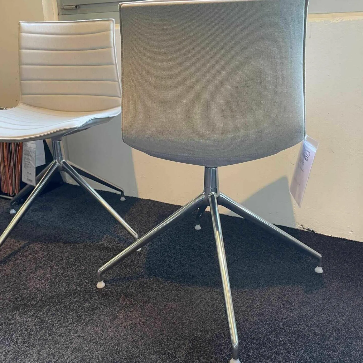 Arper Stuhlsets|2er Set Catifa 46 Stuhl Stoff Field 2 Farbe FI00123 Beige mit Drehbarem Sternfuß